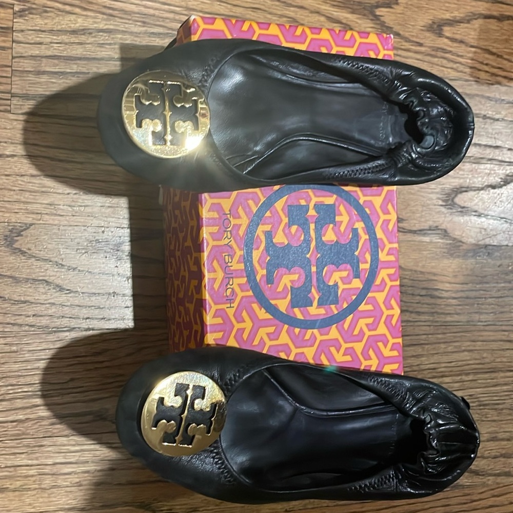 Tory Burch Reva leather black flats size 7!!